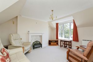 LIVING ROOM- click for photo gallery